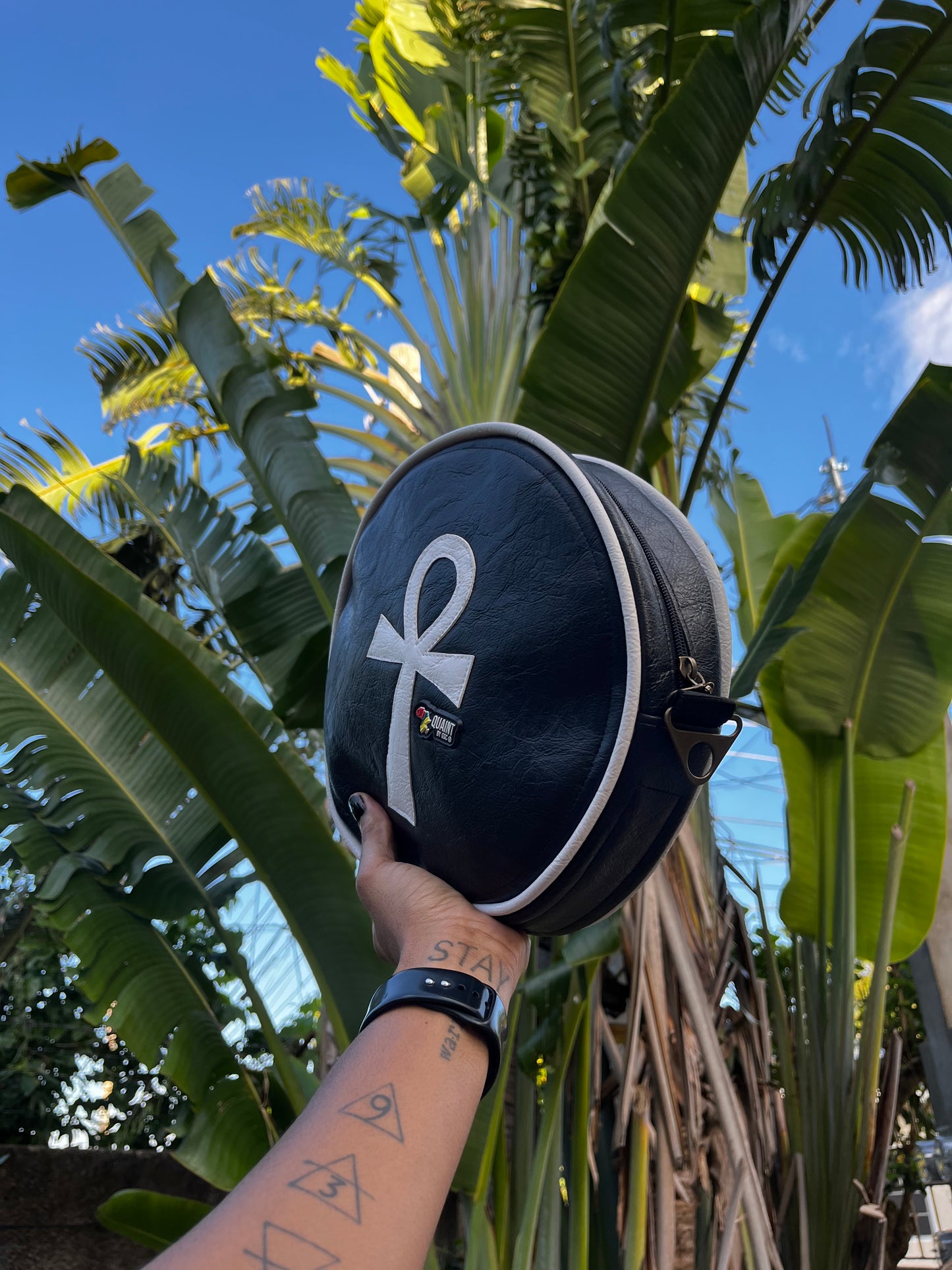 Macaroon Circle Bag | BLACK + WHITE