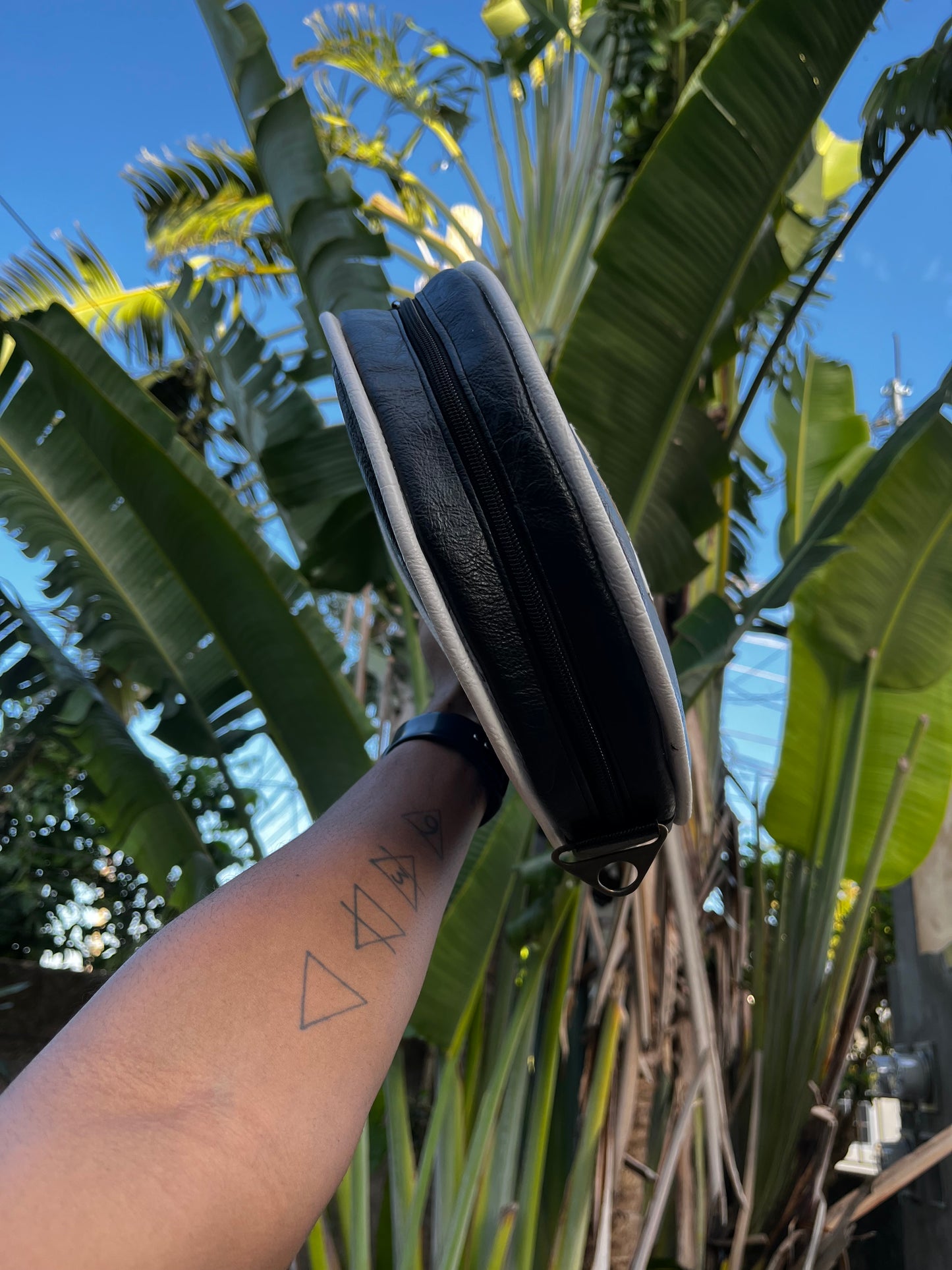 Macaroon Circle Bag | BLACK + WHITE