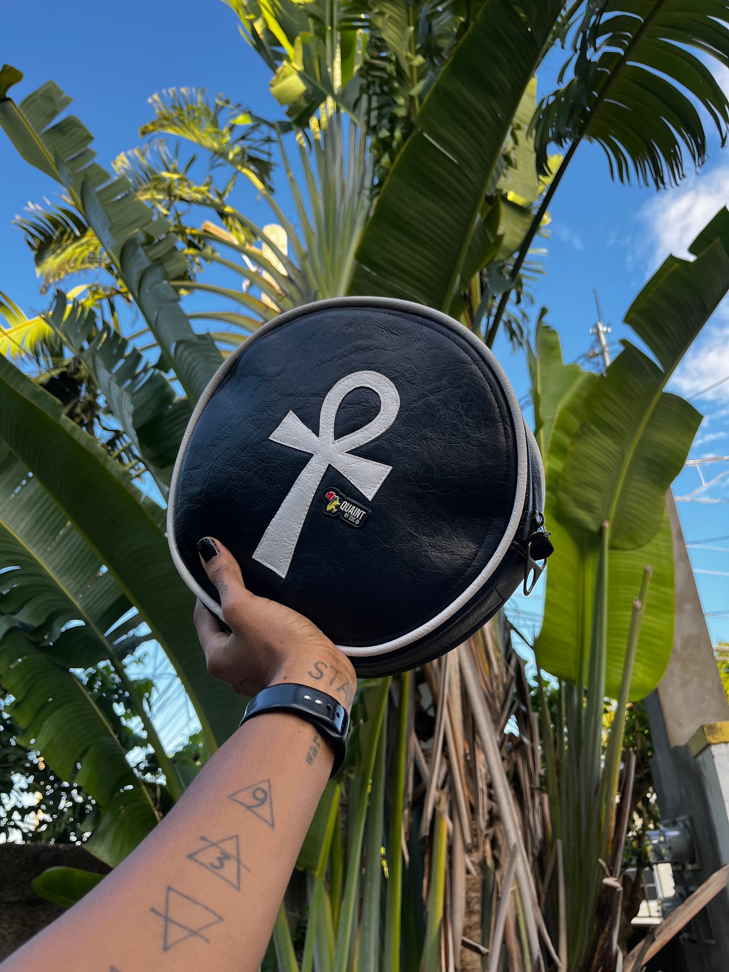 Macaroon Circle Bag | BLACK + WHITE